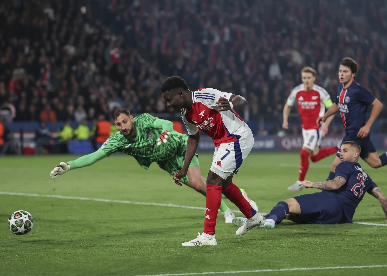 巴黎圣日耳曼发布备战花絮，今晚伤情更新，法国杯任务艰巨，临场指挥获称赞(巴黎圣日耳曼女足官网)